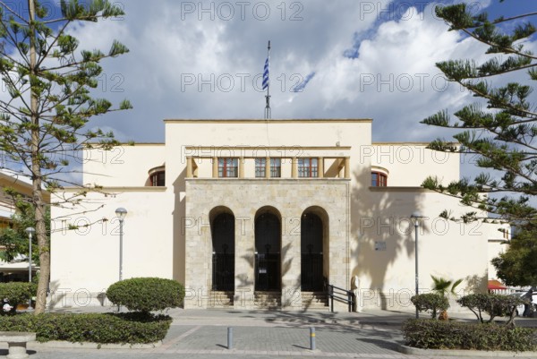 Portal, Archaeological Museum, Archeologikó Musío Ko, built 1923-1943, with finds from ancient to