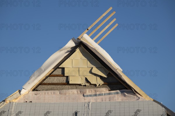 Energetic renovation of an apartment building, renovation of an old building, thermal insulation,