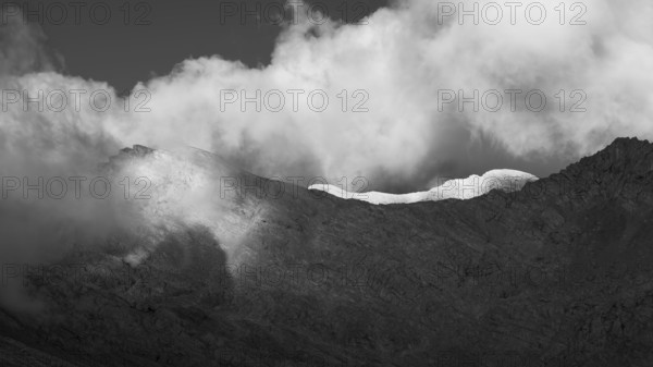 Highest peak in the Steinernes Meer, the Selbhorn (behind, in the sun), in front of it the