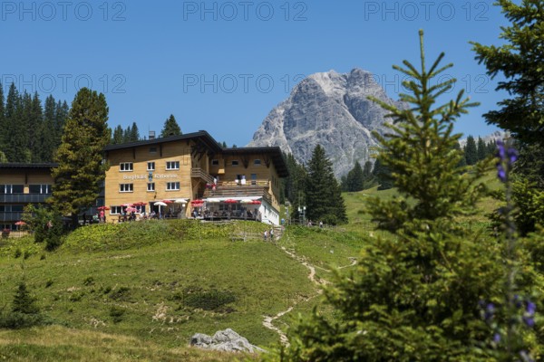 Berglandschaft und Berggasthof, Körbersee, Widderstein, Warth, Bregenzerwald, Vorarlberg, Alps,