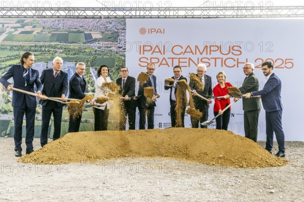 From left, architect Jacob van Rijs, OB Harry Mergel, Digital Minister Dr. Karsten Wildberger,