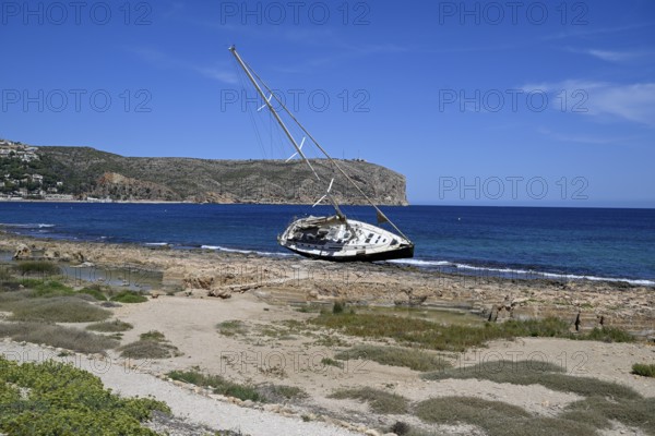 Stranded sailing yacht, storm, severe weather, Jávea or Xàbia, Alicante Province, Comunidad