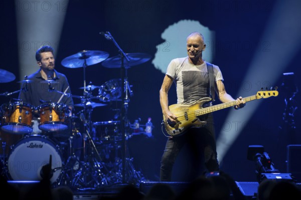 Chris Maas (drummer), Sting (guitarist, real name: Gordon Matthew Thomas Sumner, CBE) live on Sting