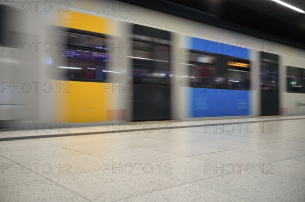 Underground incoming S-Bahn, train, class 420 iGeneration 2025, platform, stop, city centre