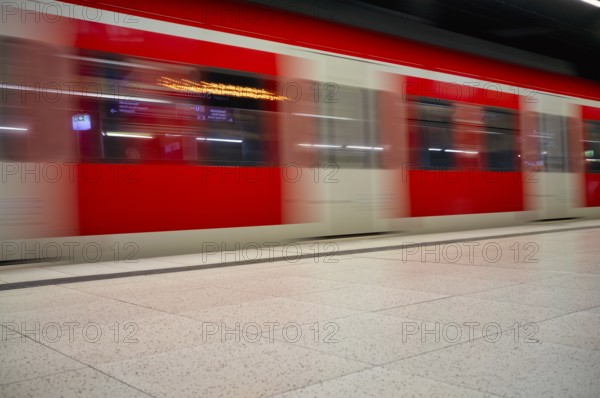 Underground arriving S-Bahn, train, class 420 in traffic red, platform, stop, station city centre,