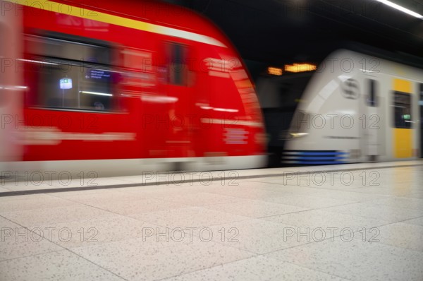 Underground incoming S-Bahn, train, class 420 in traffic red, Generation 2025, platform, stop, city