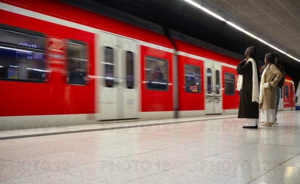 Underground arriving S-Bahn, train, class 420 in traffic red, platform, stop, Stadtmitte station,