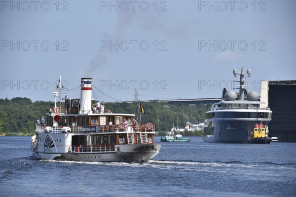 Paddle steamer, steamship Freya meets superyacht COSMOS in the Kiel Canal, Kiel Canal, Kiel Canal,