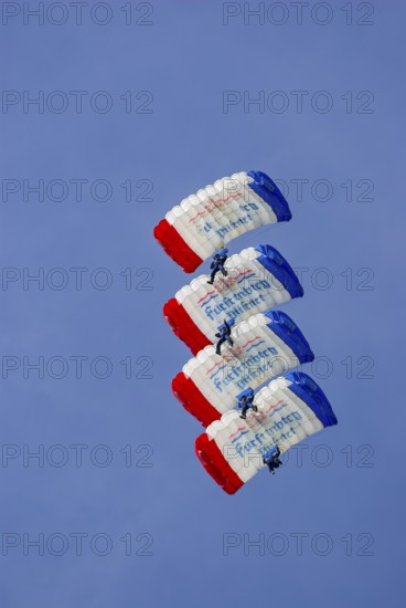 Parachutists during an aerial acrobatic demonstration as part of an air show on the Rossfeld in