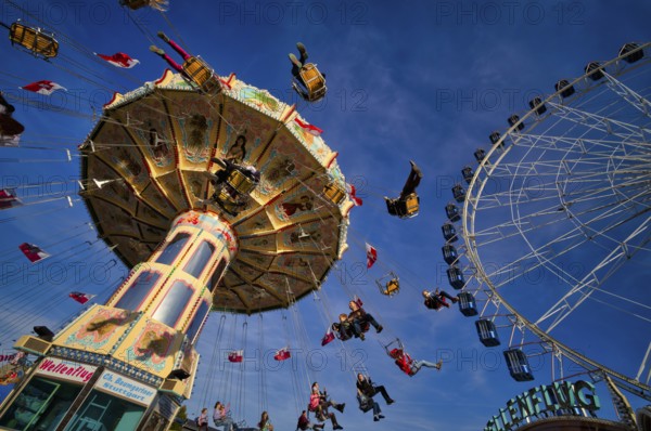Chain carousel, Cannstatter Wellenflug, Ferris wheel, Europa Rad, high ride, rides, movement,
