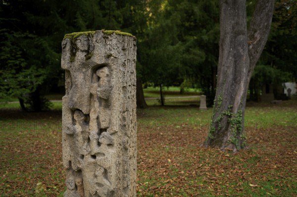 Gravestone, grave, graves, Hoppenlauf cemetery, oldest preserved cemetery in Stuttgart, autumn