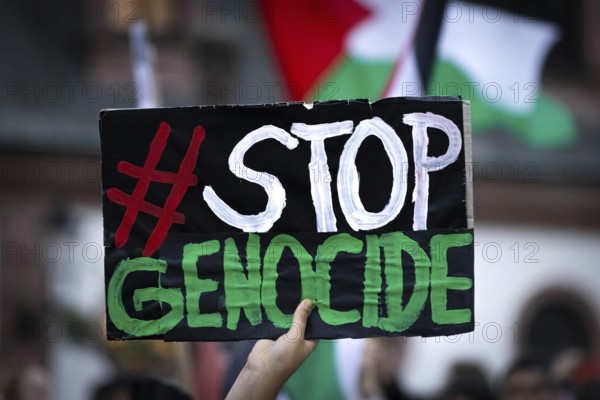 Around 1, 500 people take part in a pro-Palestine demonstration at the Hauptwache in Frankfurt am