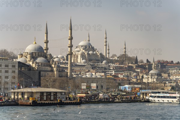 The New Mosque Yeni Cami and the Süleymaniye Mosque in Eminönü, Istanbul, Turkey