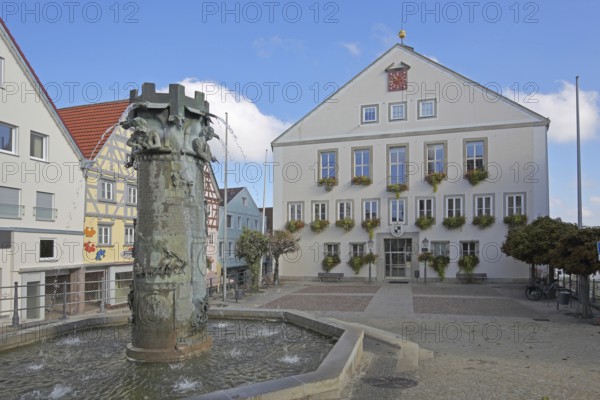 Town hall built in 1958 and town hall fountain with reliefs and figures by Klaus Ringwald 1998,
