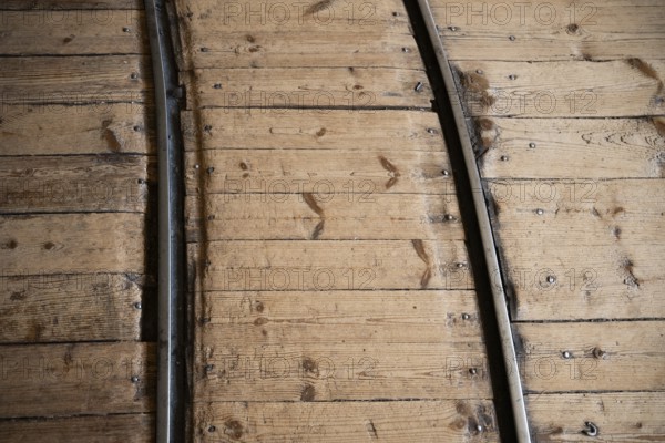 Rails for transporting cardboard, former paper factory and mill for the production of groundwood
