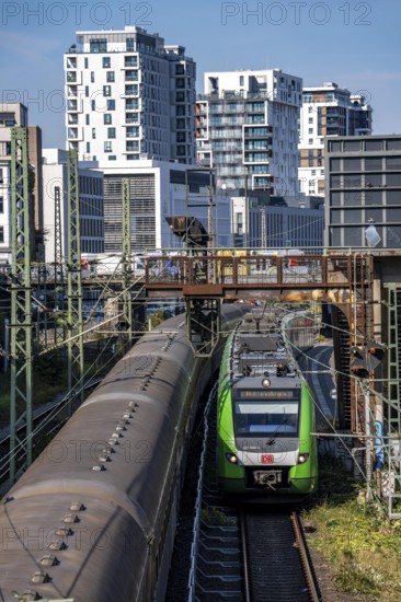 Wehrhahn station, railway line in Düsseldorf, along Toulouser Allee, residential area, office