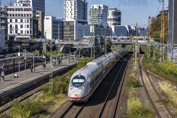 Wehrhahn railway station, railway line in Düsseldorf, along Toulouser Allee, residential area,