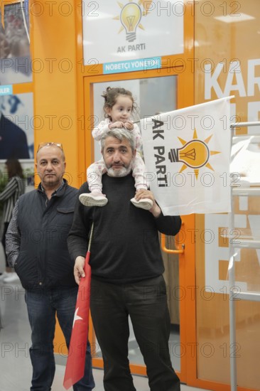 Gaziantep, Türkiye – May 28, 2023. Supporters of President Recep Tayyip Erdogan celebrate in the