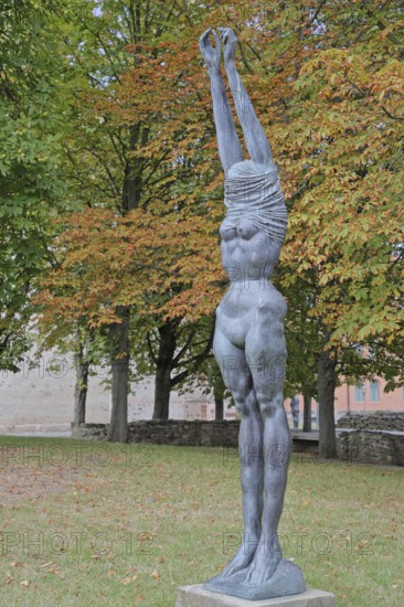 Sculpture Große Neeberger Figur von Wieland Förster 1997, nude standing female figure, nude,