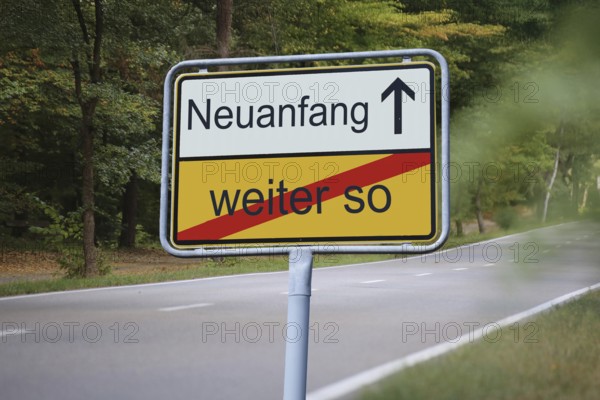 (Photomontage) An exit sign in front of a country road points in the direction of NEUANFANG and
