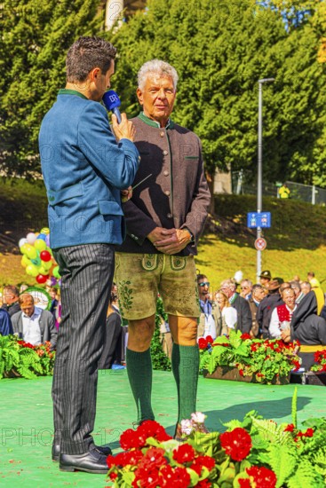 Bavarian Radio presenter Dominik Göbl in conversation with the Lord Mayor of the City of Munich
