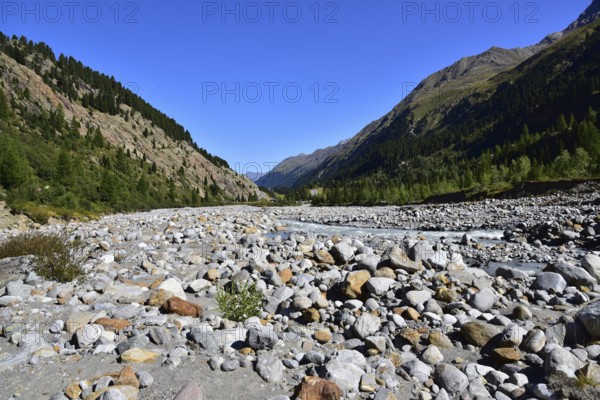 The Faggenbach (also known locally as the Fagge) rises from the Gepatsch glacier southeast of the