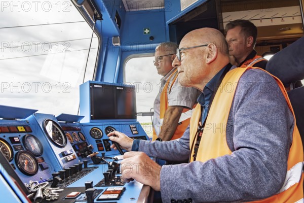 A minister as train driver: Winfried Hermann (MdL, Bündnis 90-Die Grünen, Minister of Transport BW)