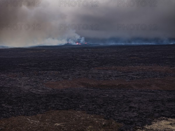 Lava, lava field, mountains, ash cloud, volcanic eruption, Sundhnúkur crater chain, July 2025,