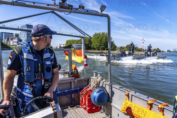 Exercise run of a multi-purpose pontoon on the Rhine, support boat of the specialist group for