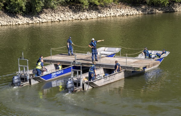 Exercise run of a multi-purpose pontoon in the Rhine harbour, of the specialist group for water