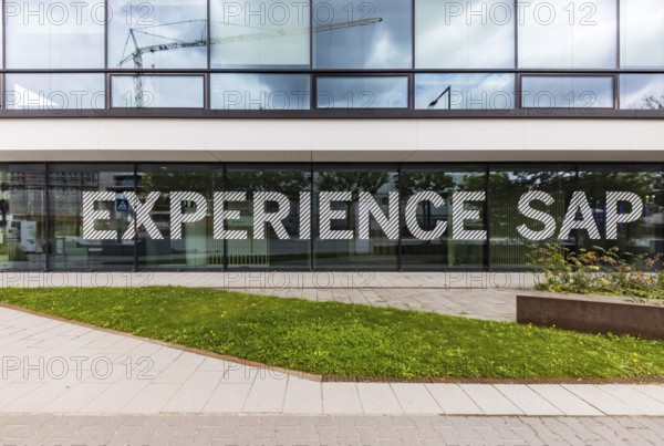 SAP new office building WDF 49. 700 workstations are available in the new office building. Logo and