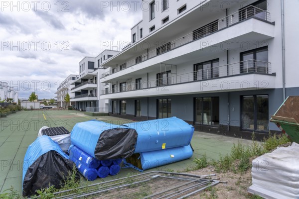 Shell construction, shortly in front of completion of a residential building, new Graf Bismarck