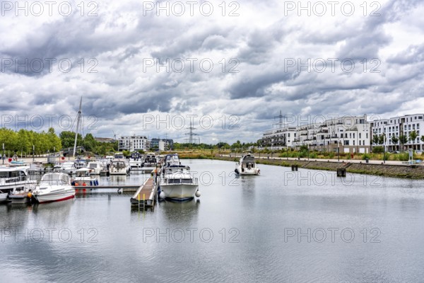 New Graf Bismarck urban quarter on the Rhine-Herne Canal, residential and commercial development on