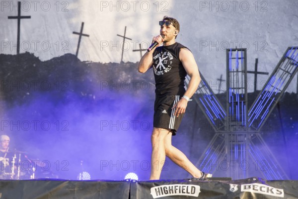 Swiss, singer of the band Swiss und die Andern at the Highfield Festival on Saturday, Störmthaler