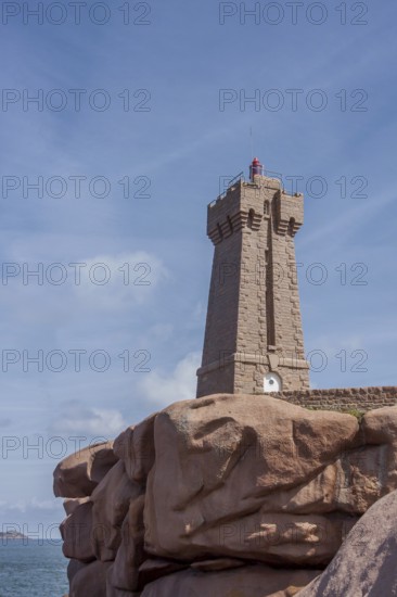 Phare de Ploumanac'h, officially: Phare de Mean Ruz, Côte de Granit Rose, Département