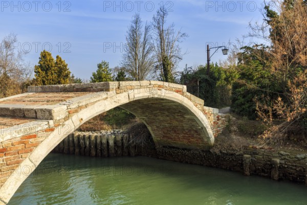 Devil's Bridge, Ponte del Diavolo, arched stone bridge over canal, Venetian arch bridge, medieval