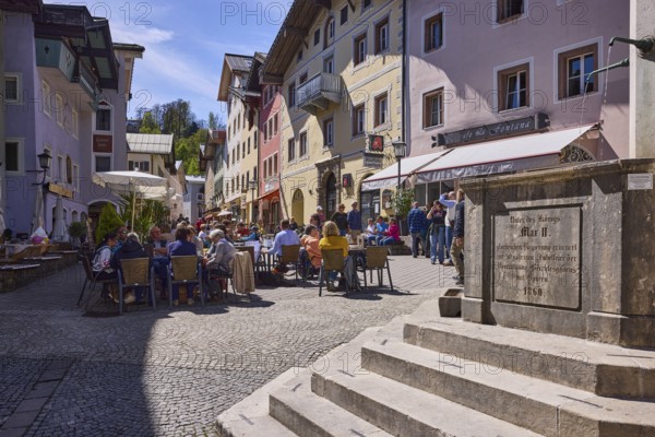 Market fountain, stone fountain, pedestrian zone, stairs, general architecture, historical