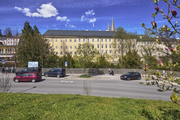 Royal Castle Berchtesgaden, general development, lawn, parking lane with vehicles, wooden fence,