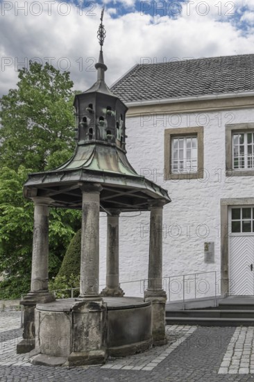 Taubenbrunnen, Villa Reni, also known as Falkenhof, Rheine, Münsterland, North Rhine-Westphalia,