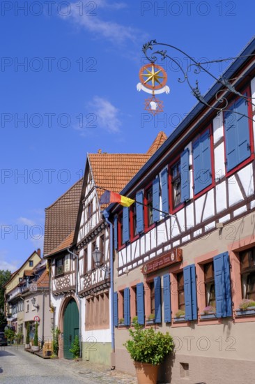 Gasthaus Zum güldenen Stern, half-timbered houses in the old town, Ladenburg, Rhine-Neckar