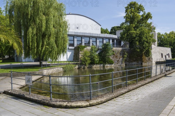 Congress centre, Lippe with Lippe spring, castle ruins behind, Bad Lippspringe, climatic health