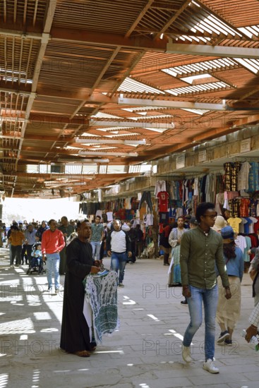 Bazaar with tourists at the temple of Hatshepsut, mortuary temple of Hatshepsut, Deir el-Bahari,