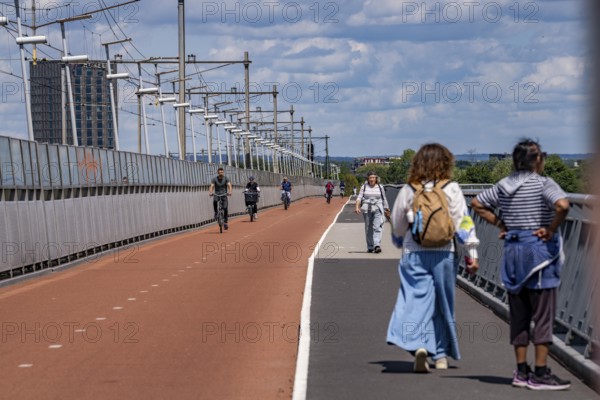 Cycle and pedestrian bridge Snelbinder Brug, over the river Waal near Nijmegen, was added to the