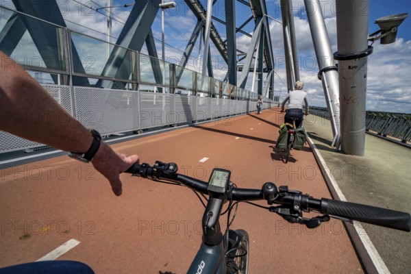 Ride over the Snelbinder Brug bicycle and pedestrian bridge, over the river Waal near Nijmegen, was