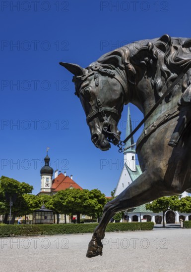 Equestrian statue, Field Marshal Tilly Monument on Kapellplatz with Chapel of Mercy, place of