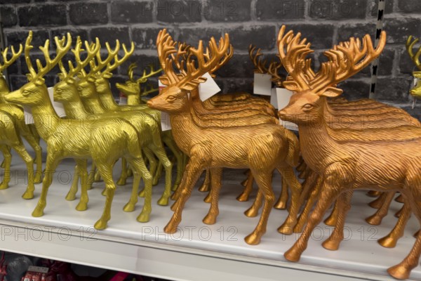 Unsustainable reindeer Christmas ornaments made of colored plastic plastic, international