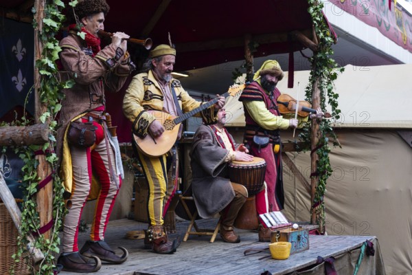 Music group, historical clothing, medieval market, city of Esslingen, district of Esslingen,