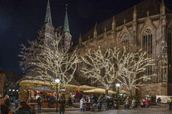 Famous Nuremberg bratwurst house decorated at Christmas time, Sebaldus Church in the back,