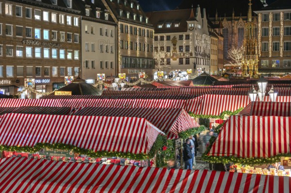 Nuremberg Christmas Market illuminated in the evening with the Beautiful Fountain, Hauptmarkt,