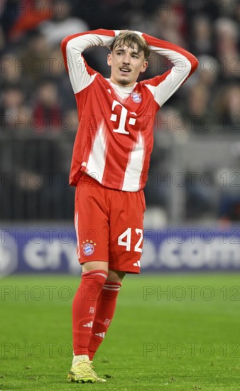 Lennart Karl Bayern Muenchen FCB (42) Disappointment disappointed after missed goal opportunity